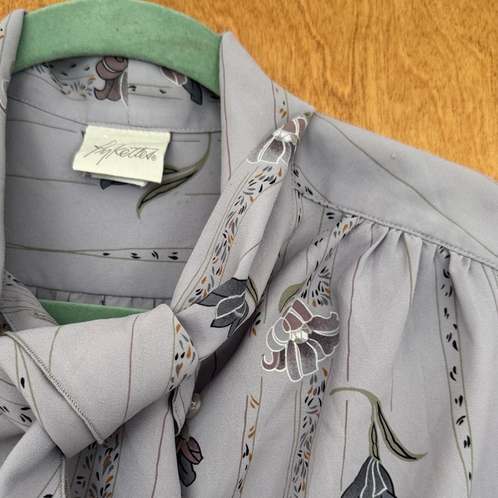 Vintage Lavender Floral Blouse with Bow. Late 70s - early 80s. Pykettes - Picture 5 of 5